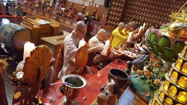 Partake in the Vesak Ceremony at Yonggungsa Cham Joeun Uri Temples